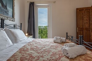 3 bedrooms, in-room safe, iron/ironing board, free WiFi