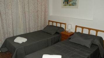 1 chambre, fer et planche Ă repasser, Wi-Fi, draps fournis