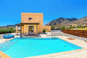 Villa (5 Bedrooms) | Exterior