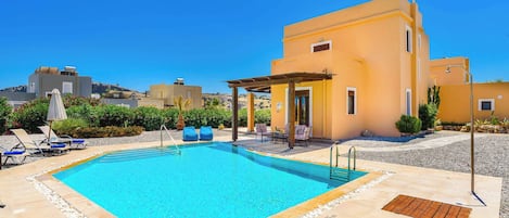 Villa (5 Bedrooms) | Front of property