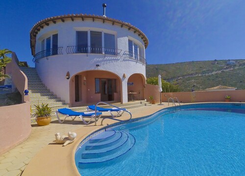 Linda Vista - sea view, family friendly, chill-zone, WIFI included