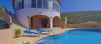 Linda Vista - sea view, family friendly, chill-zone, WIFI included