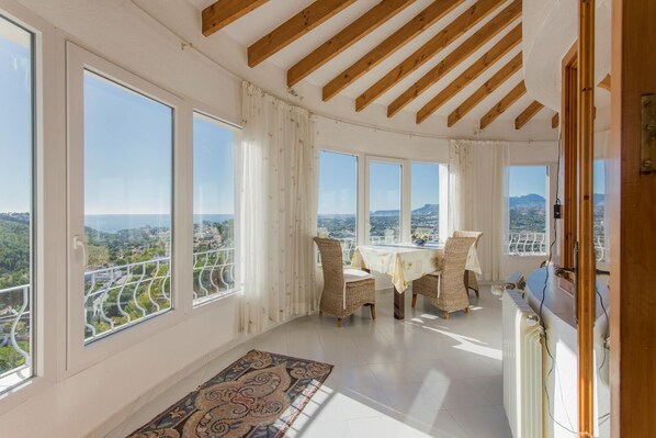 Dining - Linda Vista - sea view, family friendly, chill-zone, WIFI included (Benitachell)