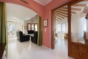 Télévision, cheminée