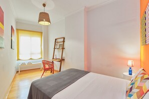 2 bedrooms, desk, iron/ironing board, travel cot