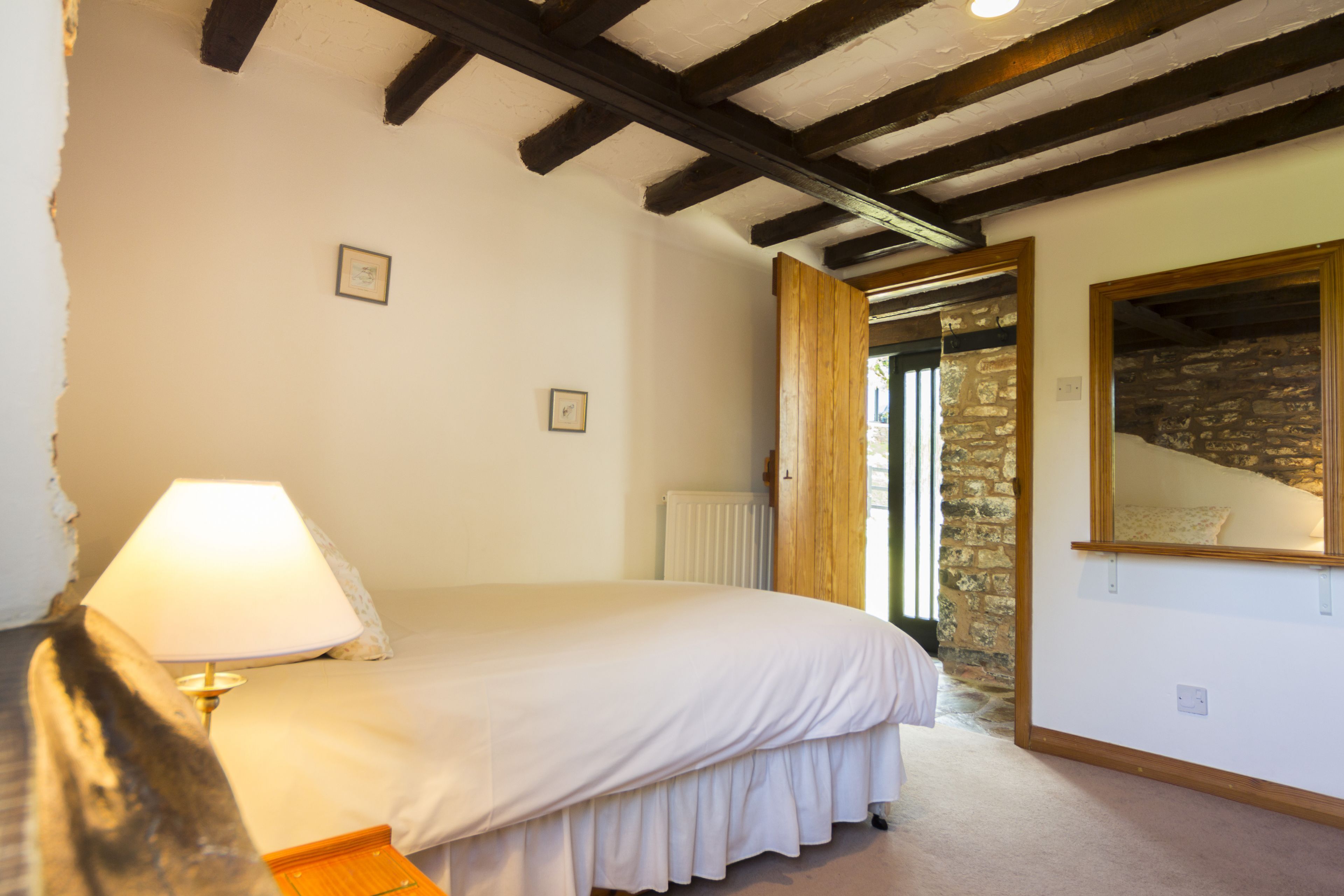 3 habitaciones, tabla de planchar con plancha y internet gratis 