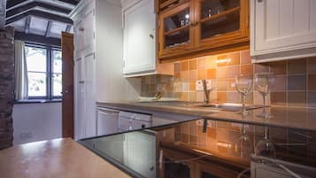 Refrigerador, microondas, horno y lavavajillas