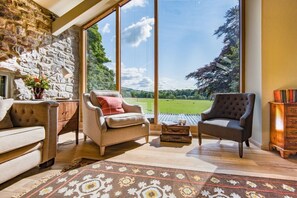 智能电视、DVD 播放器、立体声音响