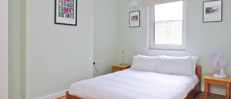 3 chambres, fer et planche à repasser, lit parapluie, Wi-Fi gratuit