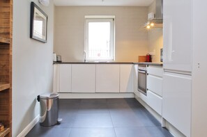 Fridge, microwave, oven, dishwasher - 275 sq m Waterloo Sunsets & World Class Theatre (London)