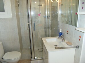 Shower - ROCAMAURA I B 6-1 (Estartit)