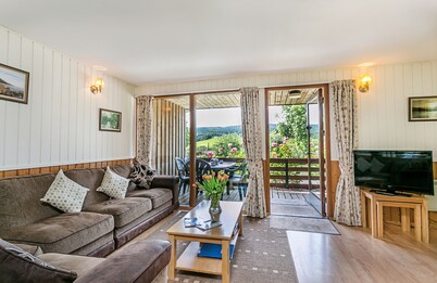 Four star wheelchair accessible Lodge with three bedrooms and two bathrooms, fabulous views yet clos