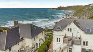 A coastal residential area with houses overlooking the sea. - 1 Bed in Woolacombe (oc-waves) (Woolacombe)