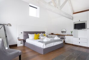 3 bedrooms, iron/ironing board, WiFi, bed sheets - Wassell Barn, Situated on the Downton Estate (Leintwardine)