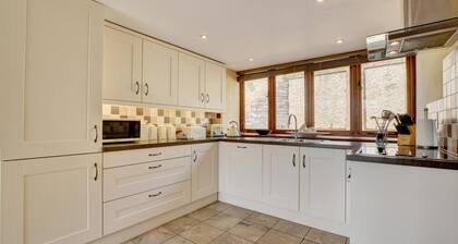 3 Bed in Tiverton (oc-thresh)