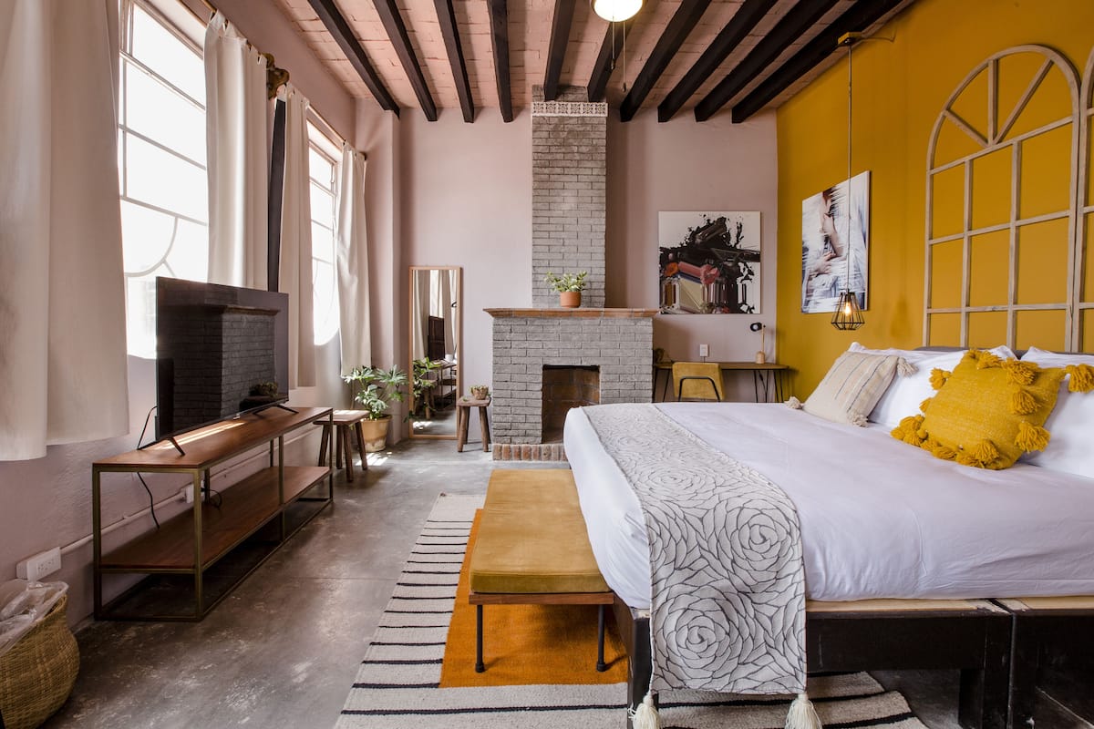 Suite | Free WiFi, bed sheets