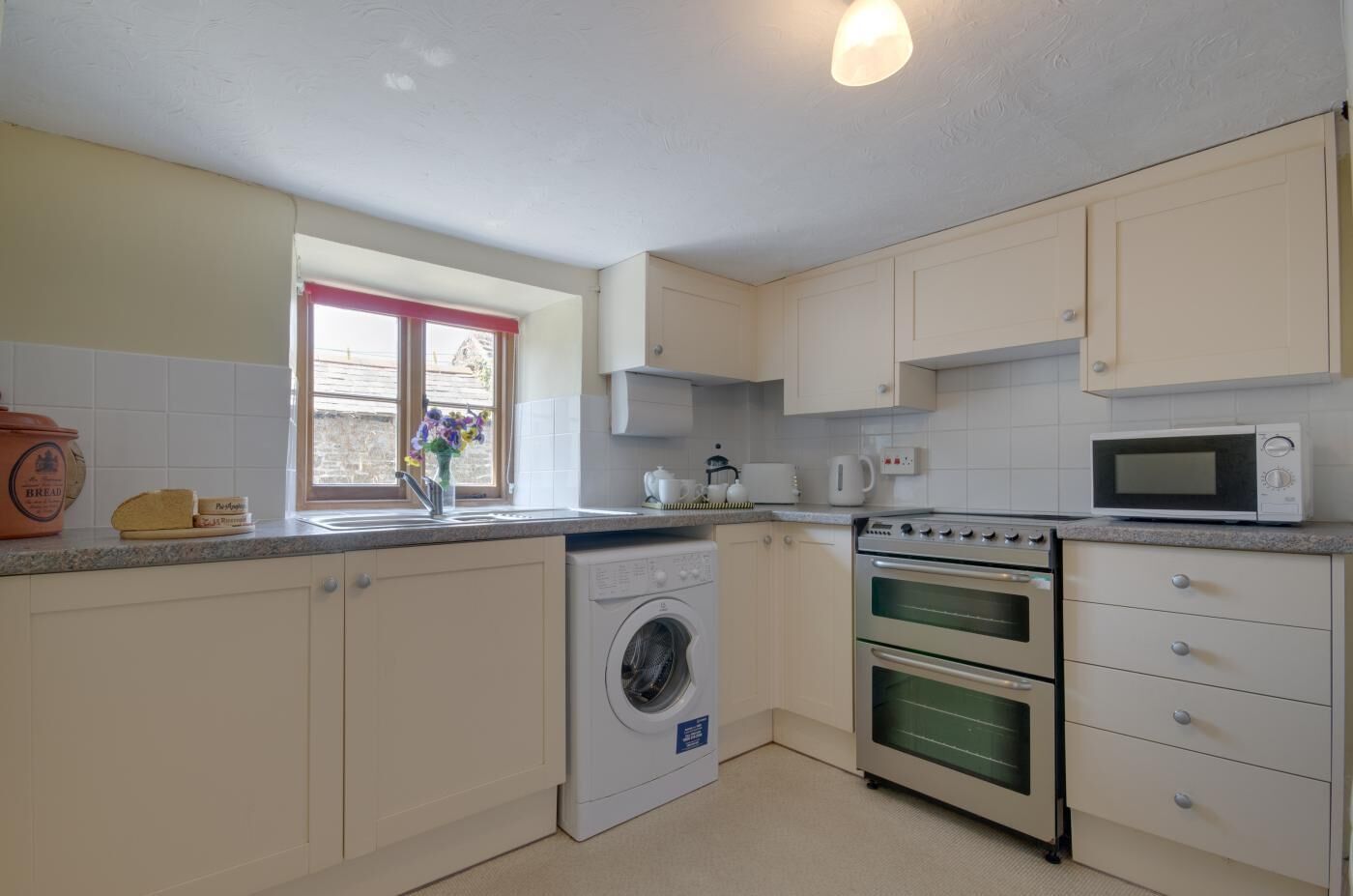 ميكروويف، فرن، كرسي للأطفال، مستلزمات طهي/أطباق/أوعية