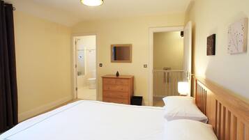 3 bedrooms, iron/ironing board, travel cot, free WiFi