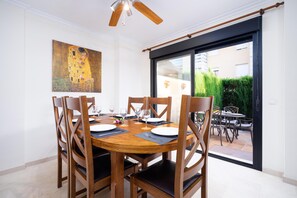 Dining - Large and comfortable apartment  with communal pool in Javea, Costa Blanca, Spain for 8 persons (Javea)