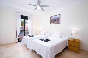 4 bedrooms, iron/ironing board, WiFi, bed sheets - Large and comfortable apartment  with communal pool in Javea, Costa Blanca, Spain for 8 persons (Javea)