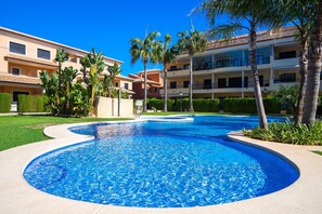 Pool - Large and comfortable apartment  with communal pool in Javea, Costa Blanca, Spain for 8 persons (Javea)