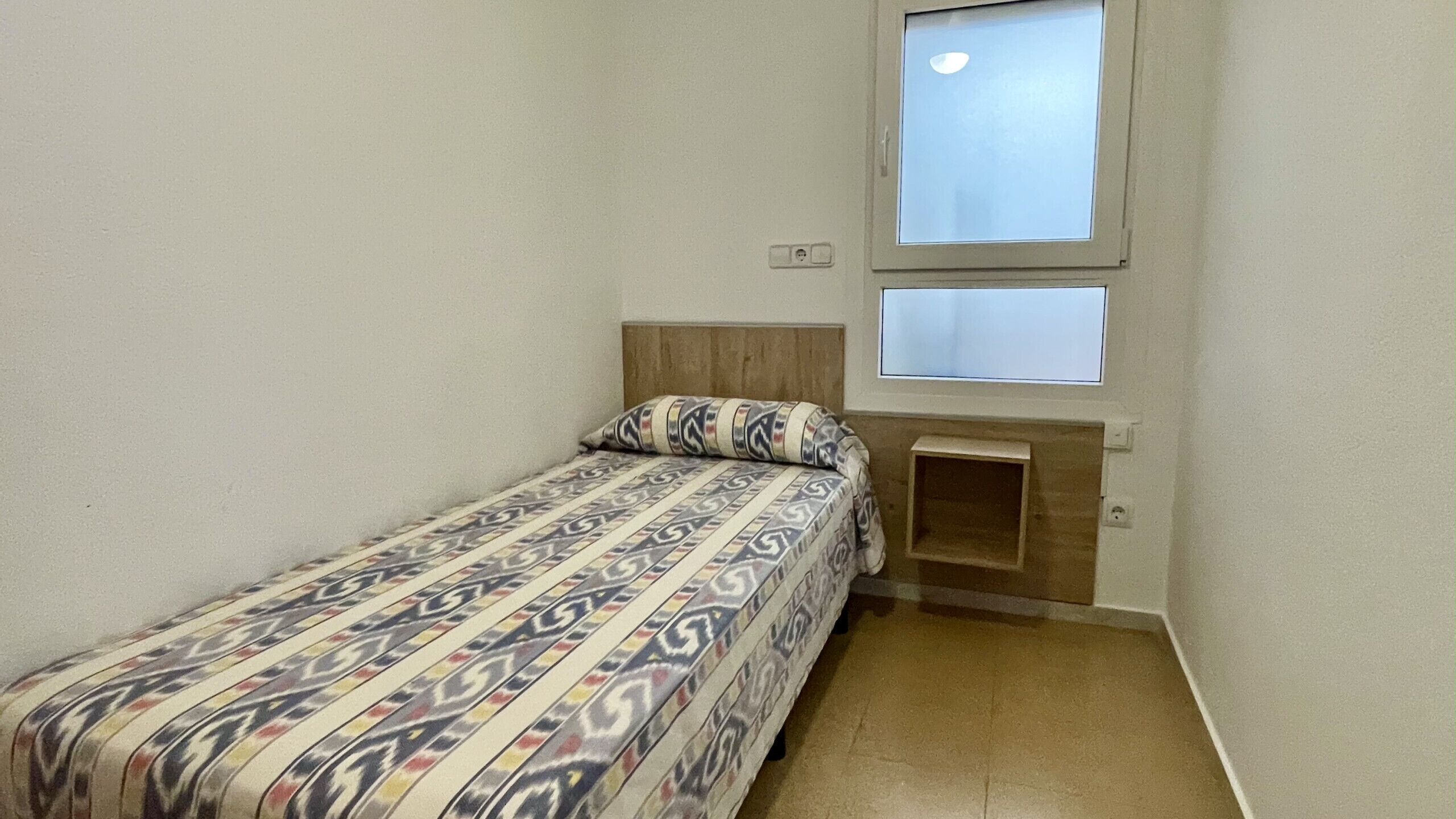 3 habitaciones, tabla de planchar con plancha y wifi gratis 