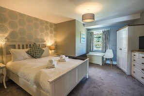 1 dormitorio, tabla de planchar con plancha, Internet y ropa de cama