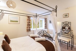 5 bedrooms, internet, bed sheets