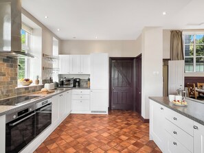 Fridge, microwave, oven, dishwasher - The School House, Countisbury (Lynton)
