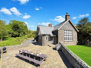 Outdoor dining - The School House, Countisbury (Lynton)