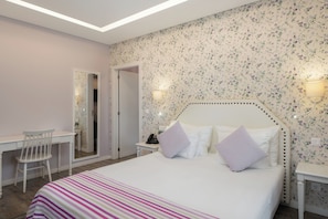 1 bedroom, desk, iron/ironing board, WiFi