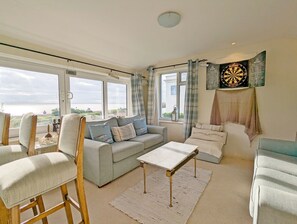 Smart TV - Family home overlooking Felpham seafront (Bognor Regis)