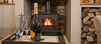 BARLEY HILL COTTAGE - Set in Beautiful Unspoilt Countryside with Fabulous Views 