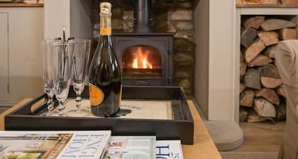 BARLEY HILL COTTAGE - Set in Beautiful Unspoilt Countryside with Fabulous Views