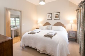 2 chambres, lit de bébé portatif, Wi-Fi, literie fournie