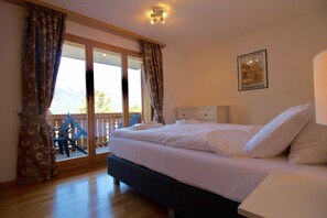 3 Schlafzimmer, Bügeleisen/Bügelbrett