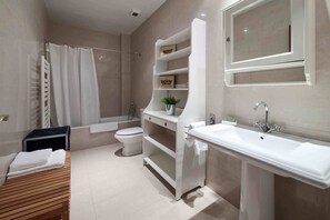 Bathtub, hair dryer, towels