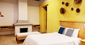 Schreibtisch, laptopgeeigneter Arbeitsplatz, Bügeleisen/Bügelbrett