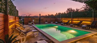 6 bedroom nice home in Zrnovnica