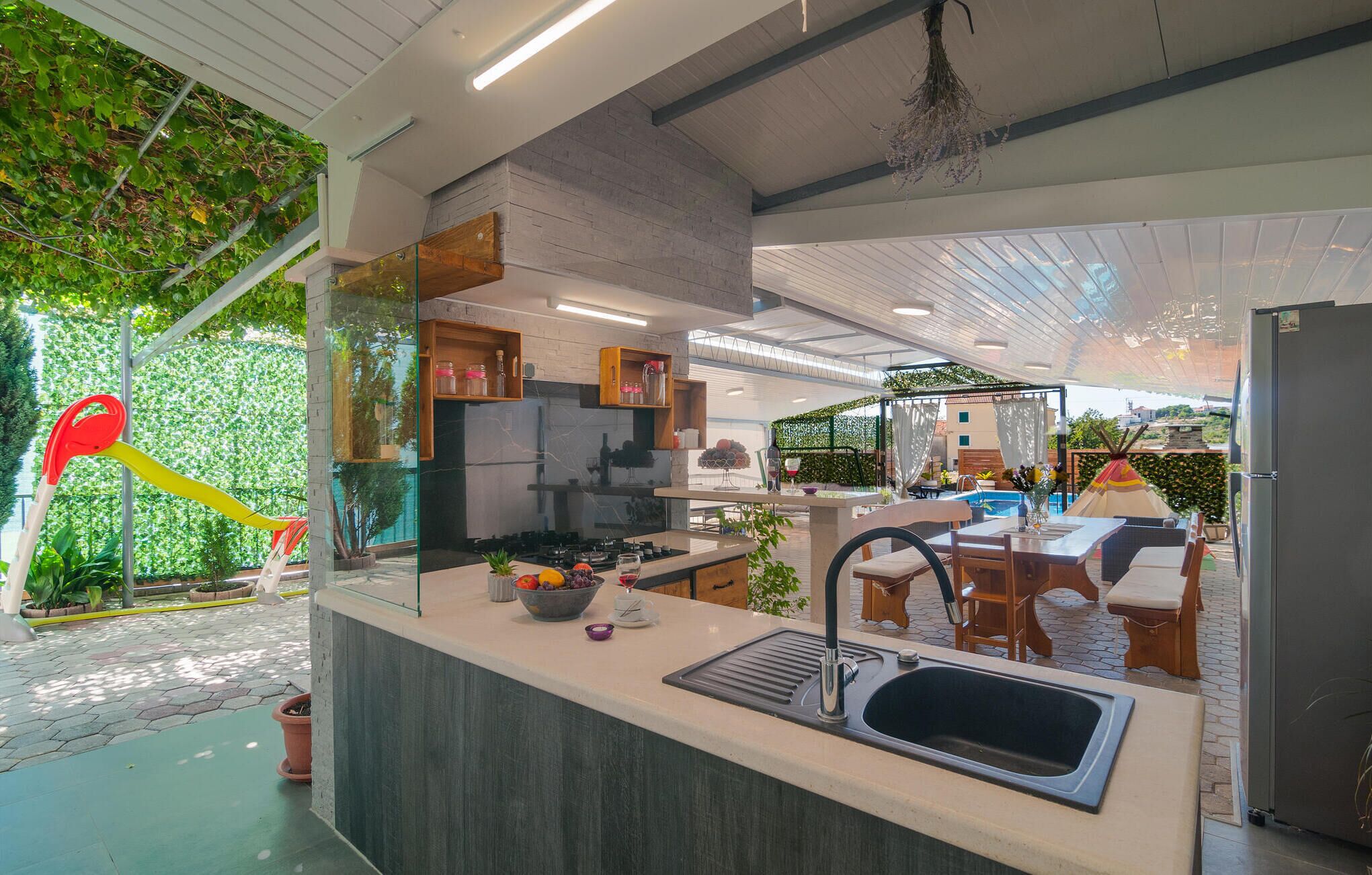 Fridge, stovetop, dishwasher, coffee/tea maker