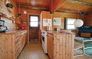 Fridge, stovetop, coffee/tea maker