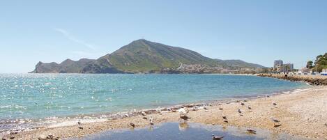 Nær stranden og fisking
