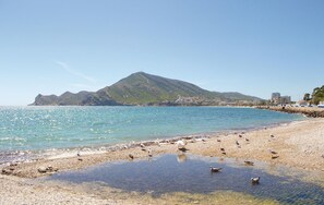 Ubicación cercana a la playa y pesca