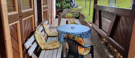 屋外ダイニングエリア