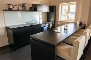 Fridge, oven, coffee/tea maker, electric kettle