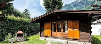 A cute and compact mazot, located in the grounds of an historic chalet in the centre of Chamonix