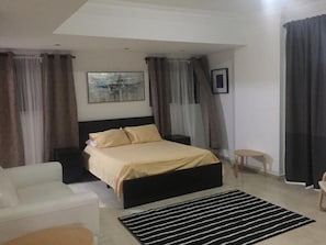 5 chambres, fer et planche à repasser, accès Internet, draps fournis