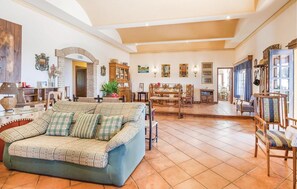 Fireplace - Stunning home in Constantina (Constantina)