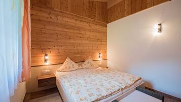 2 quartos, cofres nos quartos, Wi-Fi, roupa de cama
