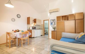 TV - Awesome apartment in Fazana with WiFi (Fazana)